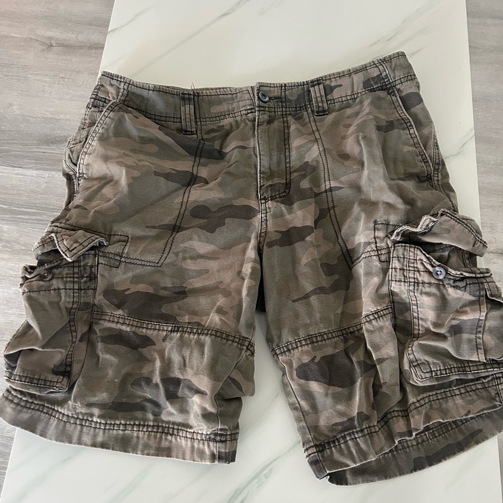 Men's Camouflage Cargo Shorts.